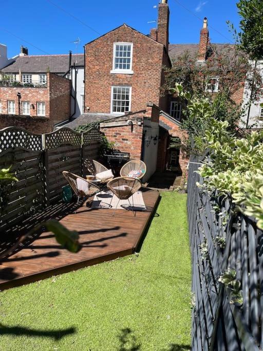 18Th Century Townhouse In Chester City Centre Villa Exteriör bild